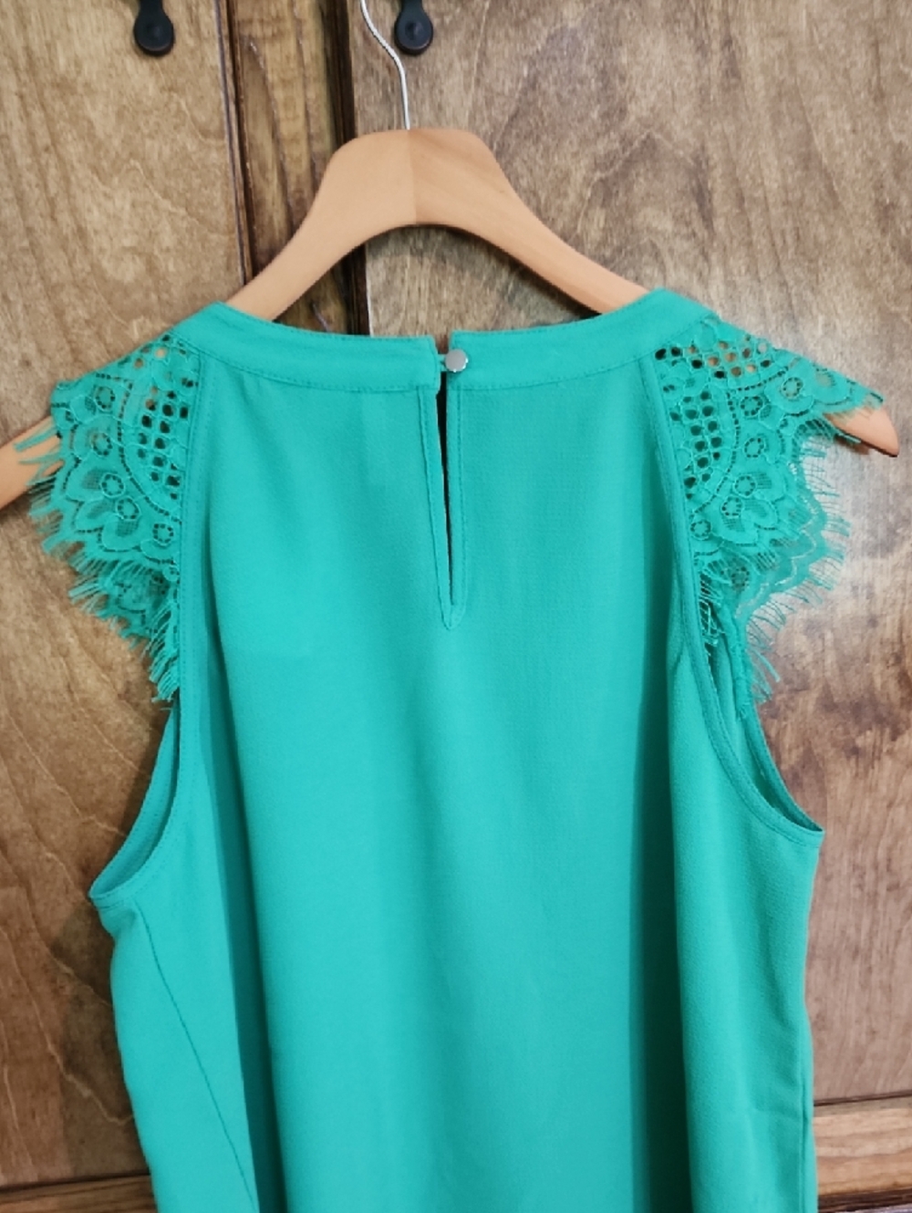 NWT-Lace Yoke Sleeveless Camisole in Green✨️ Picture #2 is color - Picture 3 of 5